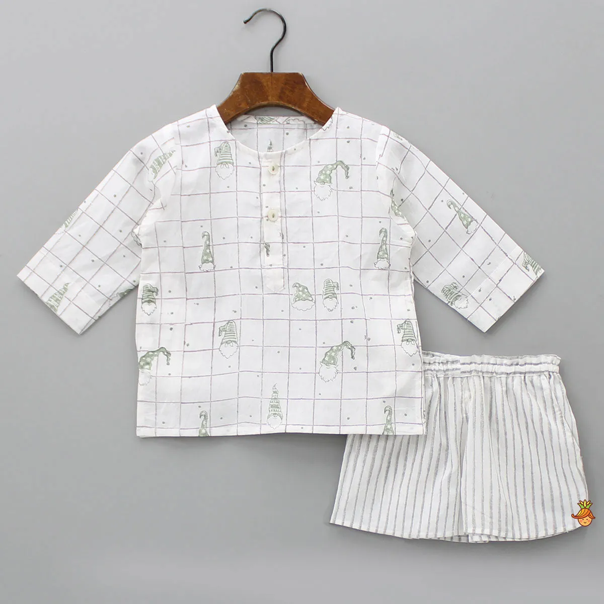 Checks Printed Top And Dual Pockets Detail Shorts