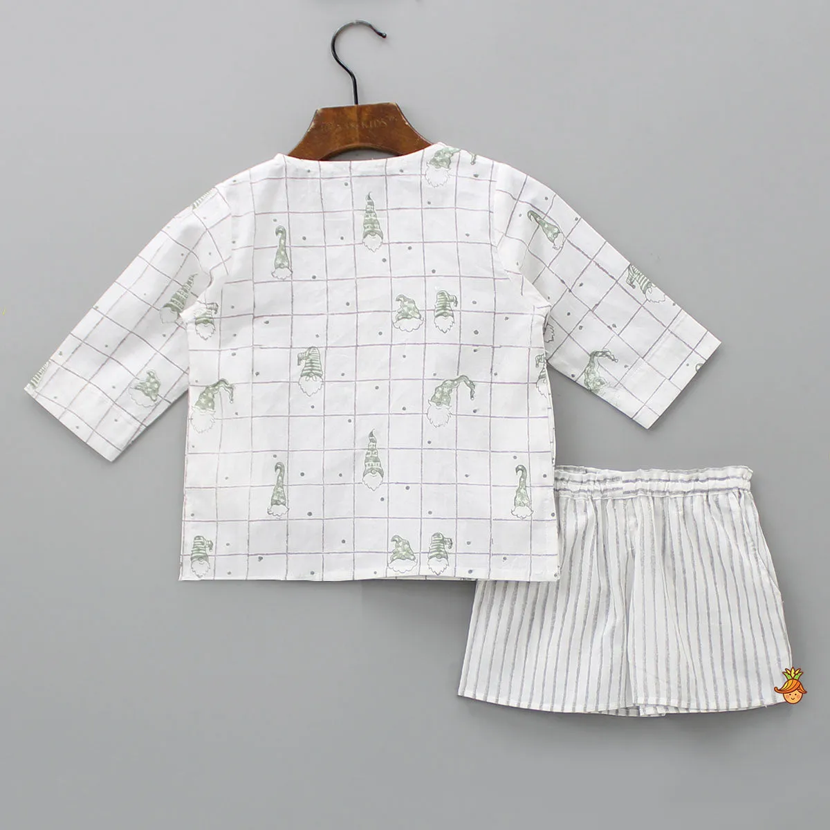 Checks Printed Top And Dual Pockets Detail Shorts