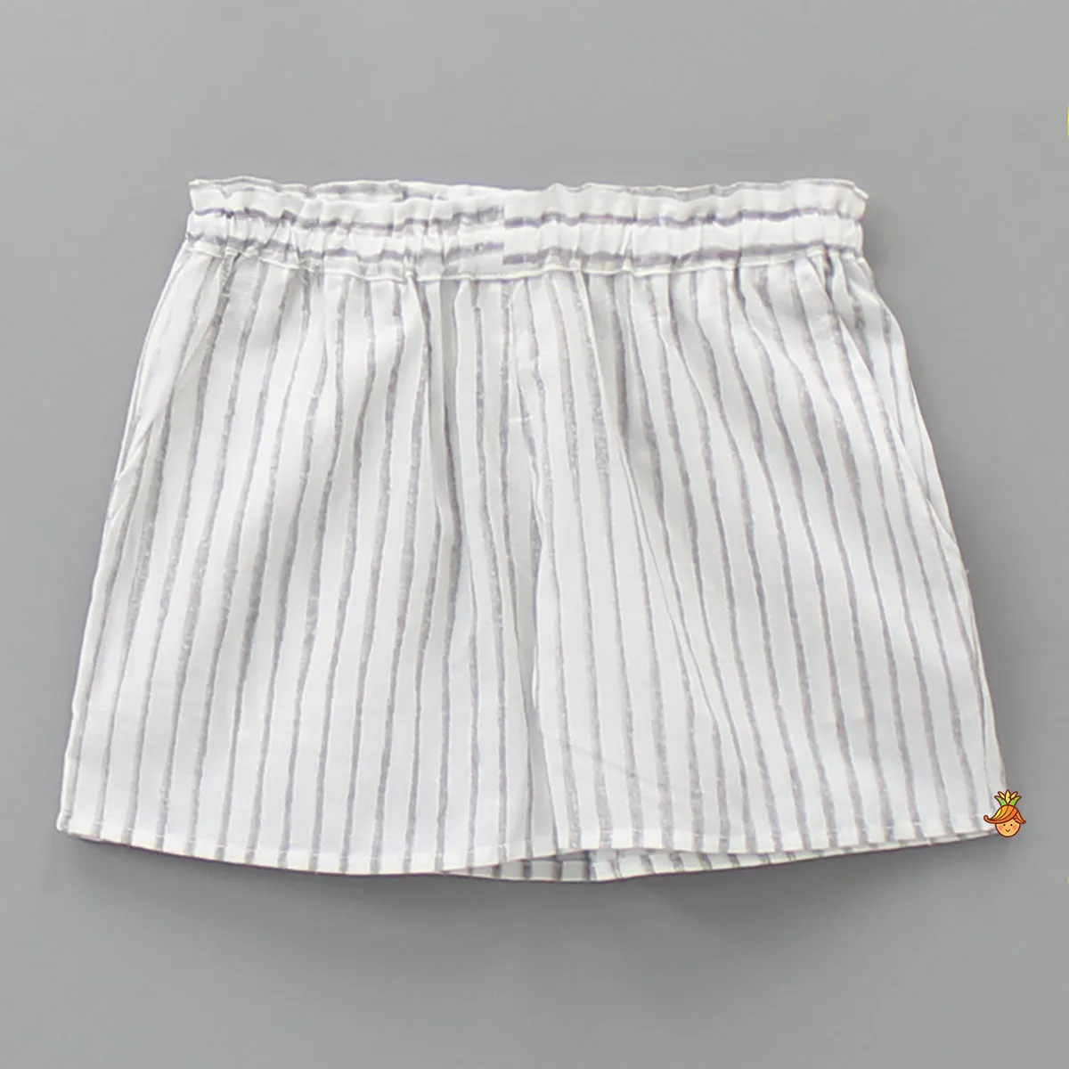 Checks Printed Top And Dual Pockets Detail Shorts