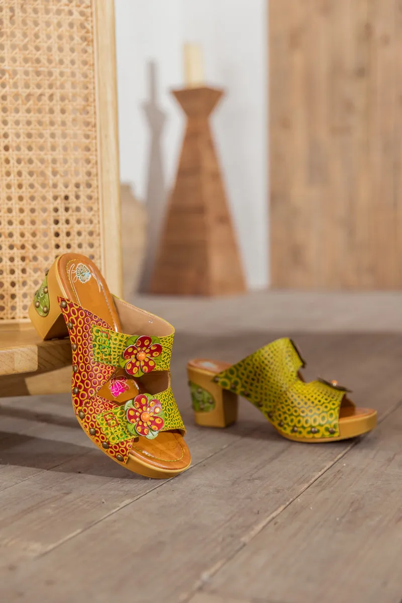 SOFFIA | DAISY APPLIQUE GENUINE LEATHER SLIDE