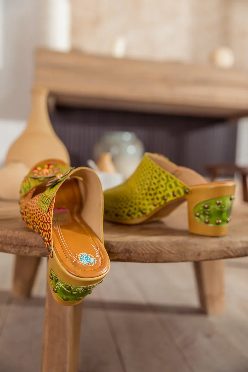 SOFFIA | DAISY APPLIQUE GENUINE LEATHER SLIDE