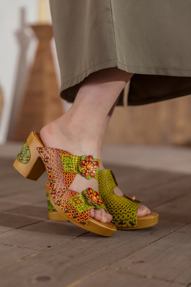 SOFFIA | DAISY APPLIQUE GENUINE LEATHER SLIDE