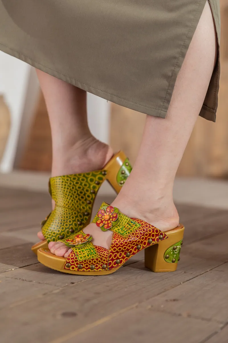 SOFFIA | DAISY APPLIQUE GENUINE LEATHER SLIDE